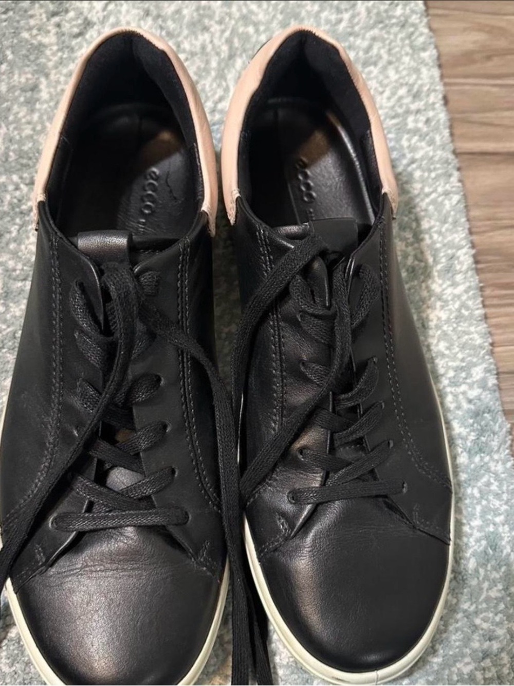 ECCO Women’s Black Leather Low-Top Sneakers with Pink Heel